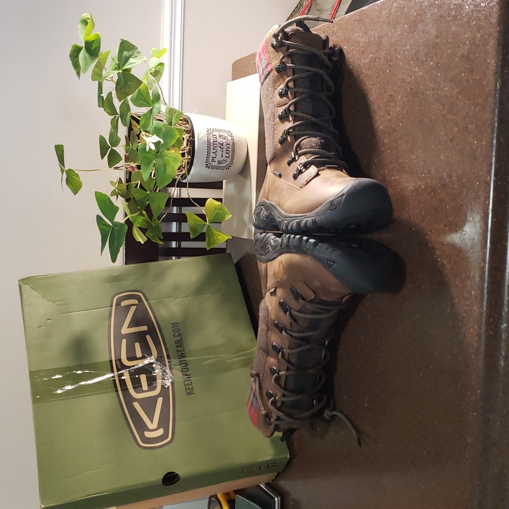 KEEN Woman's Boots KEEN Greta Plaid Tall Boot Waterproof. Size 6. - Picture 6 of 14